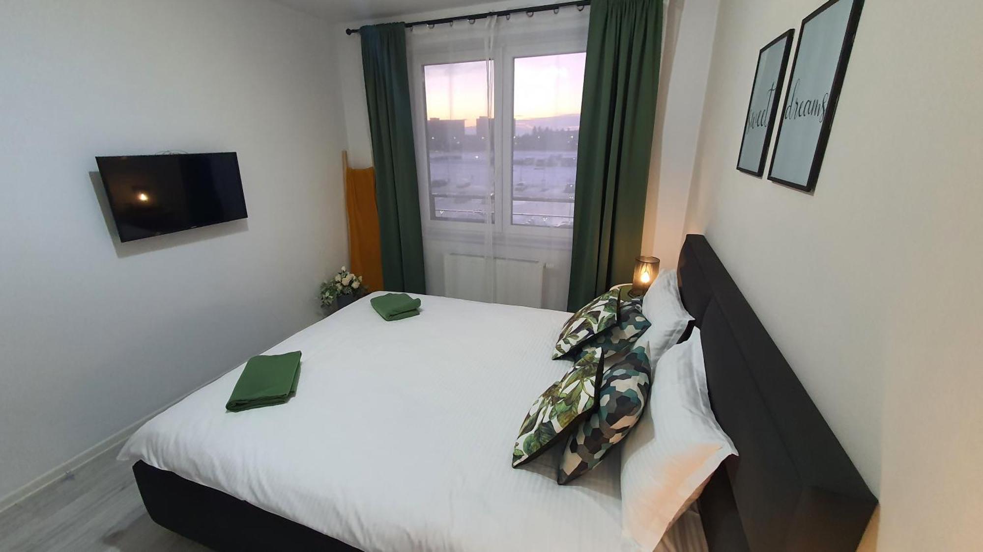 Green Apartment Coresi Braşov Buitenkant foto
